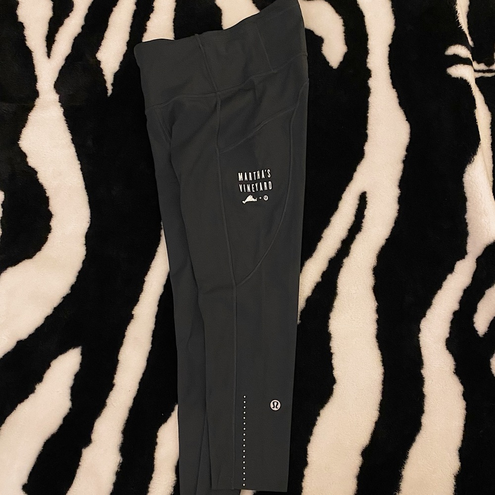 RARE Lululemon Martha’s Vineyard Limited edition Fast and Free Reflective size 4